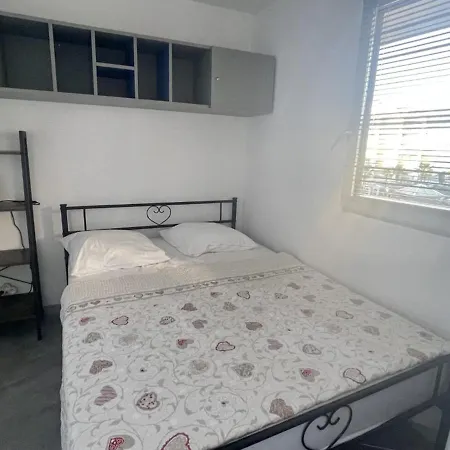 Moderne 5 Couchages Avec Parking Et Piscine - Fr-1-748-8 *