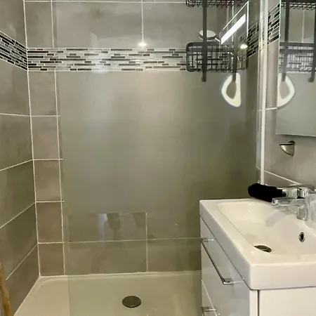Apartmán Moderne 5 Couchages Avec Parking Et Piscine - Fr-1-748-8